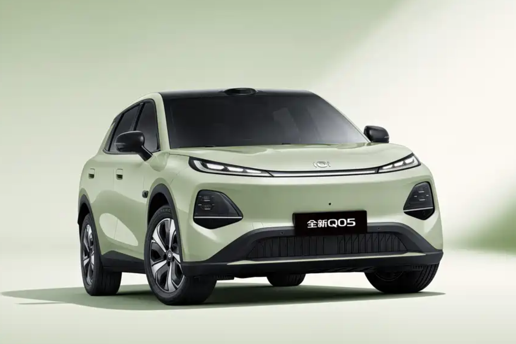 Por menos de 12.000 euros te llevas este coche eléctrico del tamaño del Mercedes Clase C, con 630 km de autonomía y conducción autónoma