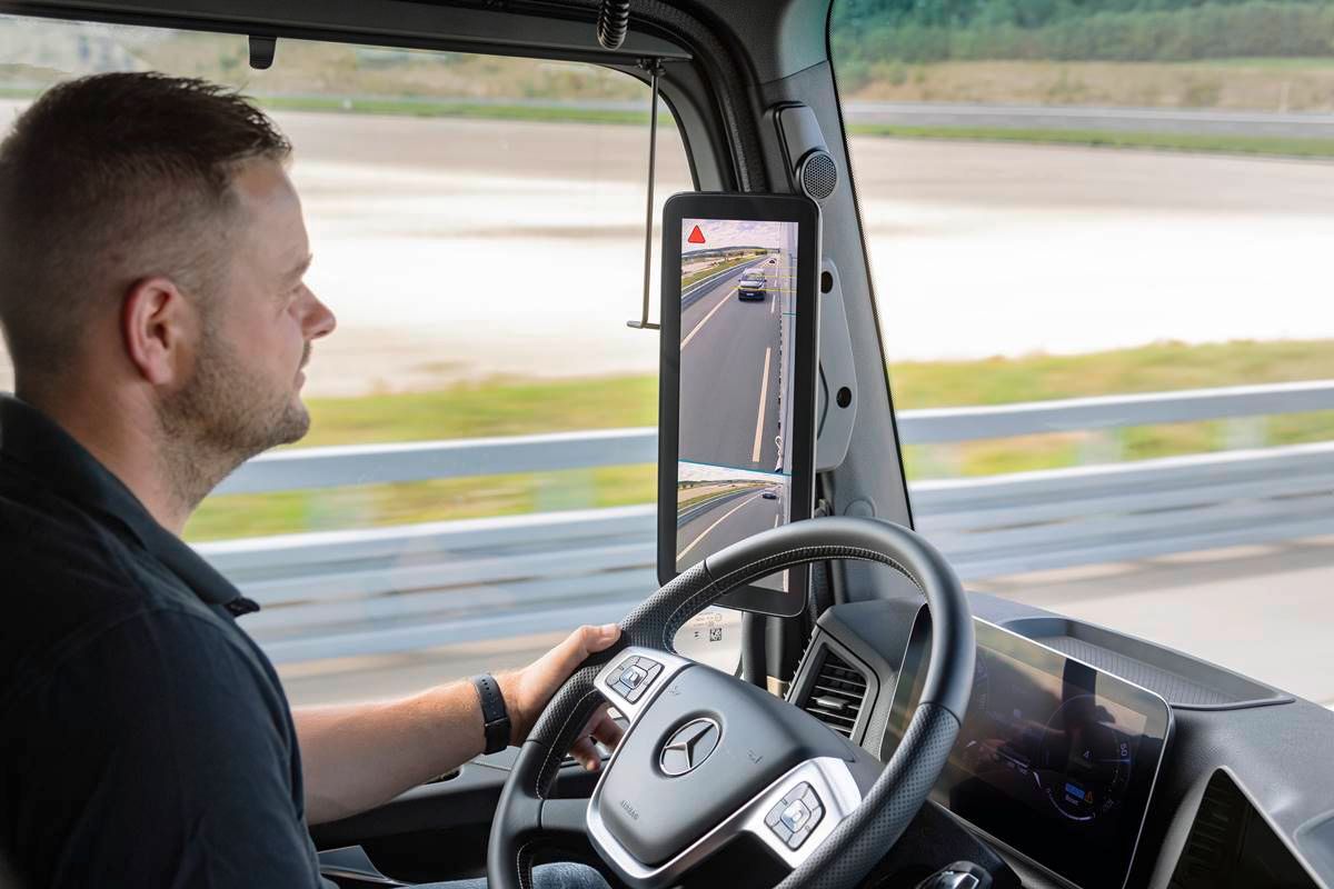Mercedes-Benz Trucks feiert Weltpremiere des batterieelektrischen Fernverkehrs-Lkw eActros 600Mercedes-Benz Trucks celebrates world premiere of the battery electric long-haul truck eActros 600